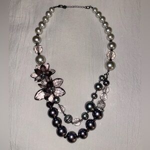 Loft Statement Necklace with Flower - grey and silver